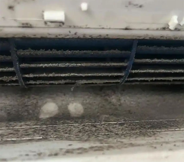 鞍山空调吹的风有股烧焦味是怎么回事